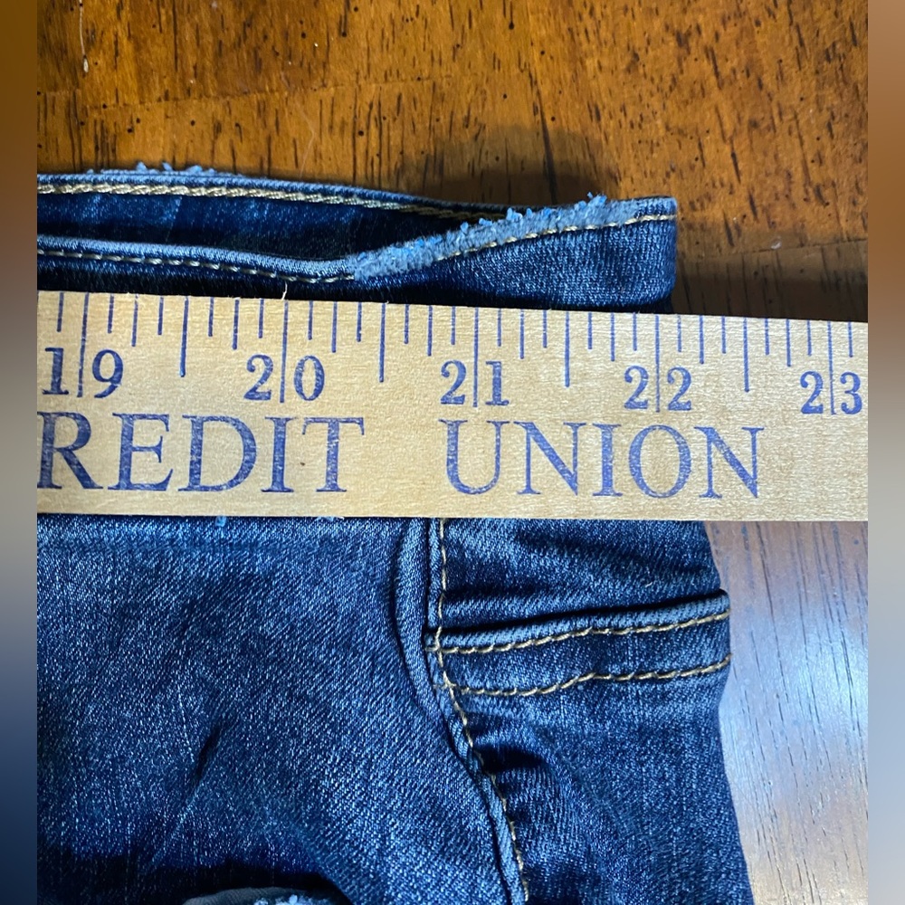 Love indigo lightly distressed, embellished, capris, size 24 plus - Picture 14 of 15